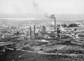 Tasmania Gold Mine, Beaconsfield, Tasmania, n. 1900, julkaisusta Under the Southern Cross – Glimpses of Australia, julkaistu vuonna 1908